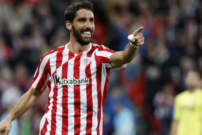 Raúl García celebra el único gol del partido ante el Villarreal. LUIS TEJIDO