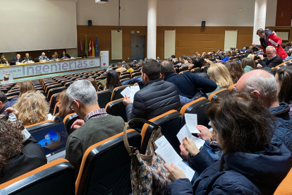 Un momento del claustro universitario celebrado en Ingenierías. DL