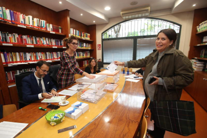 La votación se llevó a cabo en las oficinas de la delegación en la mañana de este viernes. L. DE LA MATA