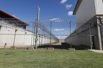 Iñigo Guridi abandona el centro penitenciario de Mansilla de las Mulas. RAMIRO PÉREZ