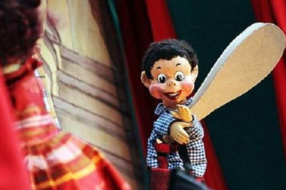 Gorgorito y Peneque, marionetas con héroes en Astorga. DL