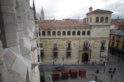 El Palacio de los Guzmanes, sede de la Diputación Provincial.