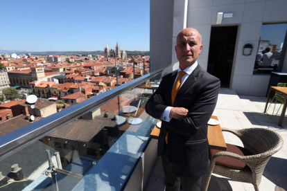 Manuel García confía en que la Semana Santa marque un punto de inflexión para el sector hotelero. RAMIRO