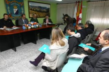 El Ayuntamiento de Carucedo acogió la reunión de la junta rectora del Monumento Natural.