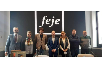 Morais, González, Gancedo, Martínez, García, Revilla y Morala, miembros del consejo asesor de ‘Feje’, ayer en el ILC. DL