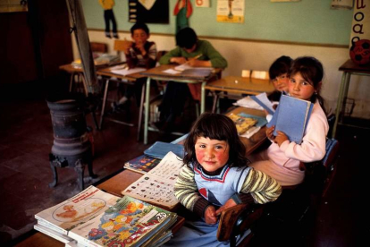 Escuela unitaria de Balouta en 1987, imagen incluida en el libro ‘Alma Tierra’. navia