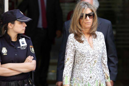 Rosalia Iglesias esposa de el extesorero del PP Luis Barcenas a su entrada esta mañana en la Audiencia Nacional.