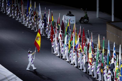 La delegación española ha sido abanderada por la nadadora canaria Michelle Alonso y el ciclista valenciano Ricardo Ten. JAIME DE DIEGO