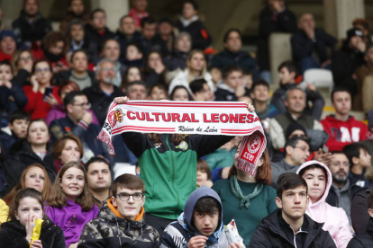 La afición de la Cultural podrá disfrutar el domingo en el Reino de León de dos partidos de manera gratuita. FERNANDO OTERO