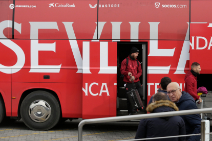 Llegada de los jugadores del Sevilla FC a León. FERNANDO OTERO