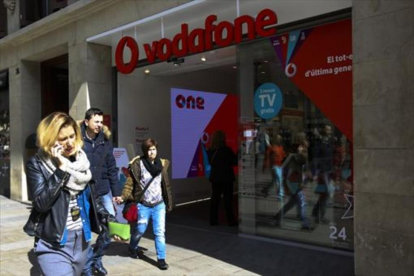 Tienda de Vodafone en el Portal de lÀngel de Barcelona, la semana pasada.