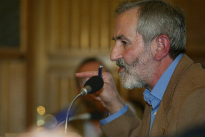 Momento de un pleno de la Diputación, en 2003. JESÚS F. SALVADORES