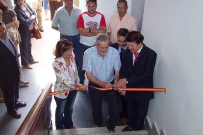 Inauguracion de la Casa de Cultura de Villademor, con la presencia de Matías Llorente, diputado provincial en 2007. CARNICERO