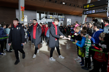 Llegada de los jugadores del Sevilla FC a León. FERNANDO OTERO