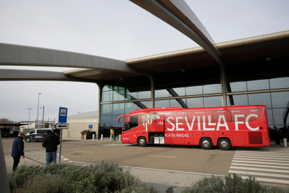 Llegada de los jugadores del Sevilla FC a León. FERNANDO OTERO