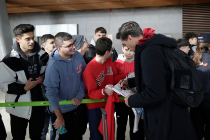 Llegada de los jugadores del Sevilla FC a León. FERNANDO OTERO