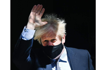 Boris Johnson ayer, en el 10 de Down Street. ANDY RAIN