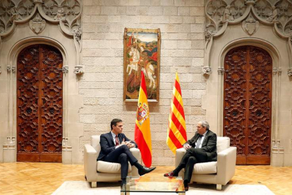 Pedro Sánchez y Quim Torra ayer, durante la reunión que mantuvieron en el Palau de la Generalitat.