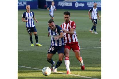 La Deportiva derrotó a la UD Almería el pasado mes de julio, lo que le otorgó la permanencia. ANA F. BARREDO