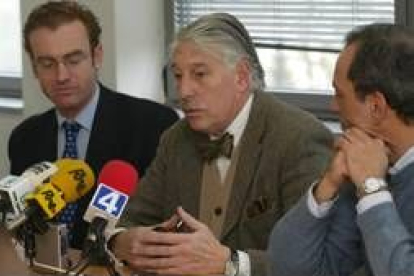 De izquierda a derecha, Luis Herráez, Rafael Palmero y Fernando Jover, ayer en rueda de prensa