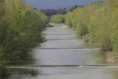 El río Bernesga, al sur de la ciudad de León