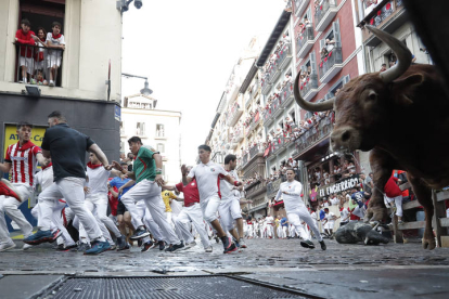 Tercer encierro de los Sanfermines 2023. JESÚS DIGES / RODRIGO JIMÉNEZ / J.P. URDIROZ/ DANIEL FERNÁNDEZ