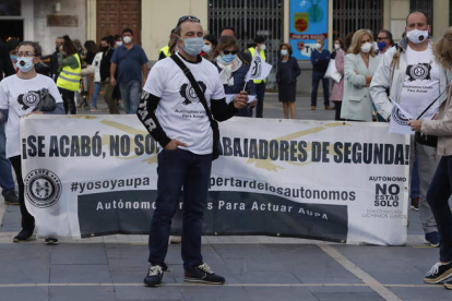 Los autónomos volverán a manifestarse mañana por las calles de León. RAMIRO