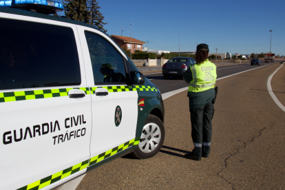 Guardias civiles de varias provincias reparan el déficit de plantilla en Burgos. DL