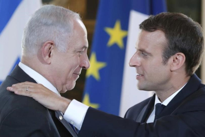Macron y Netanyahu tras la reunión que han mantenido en París.