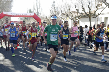 Corredores en la media maratón de León el pasado mes de marzo. FERNANDO OTERO