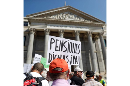 Protesta de pensionistas ante el Congreso.