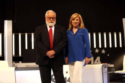 Los candidatos a las elecciones europeas de PSOE (Elena Valenciano) y PP (Miguel Arias Cañete), en el cara a cara celebrado en televisión el pasado 15 de mayo.