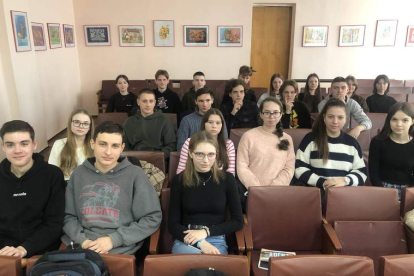 Imagen de los estudiantes de primer curso del Instituto de Ivankiv. GERVASIO SÁNCHEZ