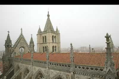 El tejado de la catedral es un gran 'harapo', lleno de agujeros