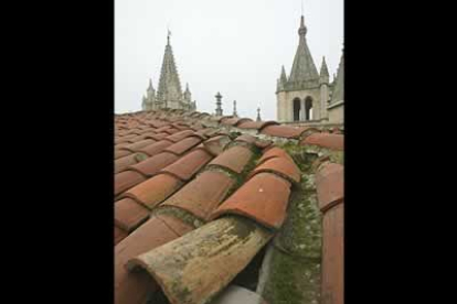 Desde hace tres años, el templo aguarda el dinero de la Junta de Castilla y León para llevar a cabo los arreglos más urgentes, como el de la techumbre