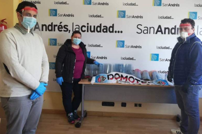 Donan al Ayuntamiento de San Andrés 70 máscaras de acetato. DL