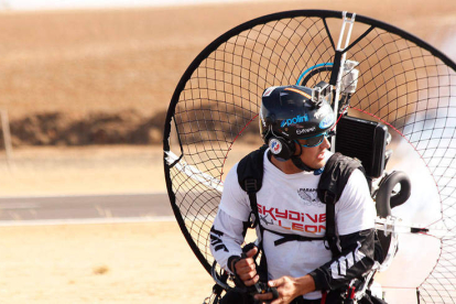 Víctor Rodríguez ‘Moncho’ se erigió en el gran protagonista del Nacional de precisión. PARAPENTE MONCHO