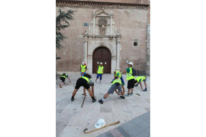 Sesión de estiramientos antes de salir de Medina del Campo