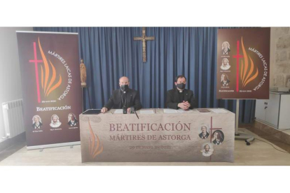 Jesús Fernández y José Luis Castro ayer durante la rueda de prensa para presentar los actos. A. R.