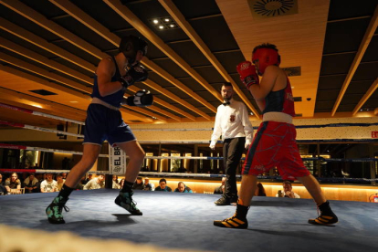 Velada de boxeo en el Olímpico. J. NOTARIO