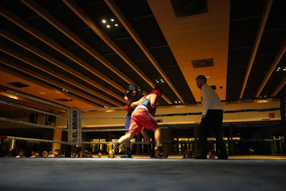 Velada de boxeo en el Olímpico. J. NOTARIO