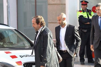 Imágenes de la llegada del jugador del FC Barcelona Javier Mascherano al juzgado de instrucción número 9 de Gavà en medio de una gran expectación mediática.