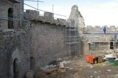 Las obras del castillo, desde el patio, en la pasada primavera