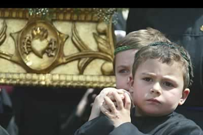 A pesar de su corta edad, los papones demuestran una gran profesionalidad y devoción.