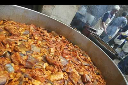 Garbanzos, arroz, bacalao, aceite, pimentón, cebolletas y peregil. Estos son los ingredientes del tradicional potaje bañezano.