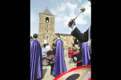 El tiempo acompañó a la que es la procesión más popular de La Bañeza.