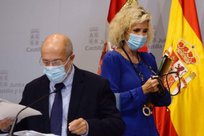 Francisco Igea y Verónica Casado, ayer durante la rueda de prensa. NACHO GALLEGO