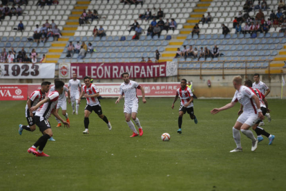 Partido de fútbol Cultural Leonesa - Zamora. F. Otero Perandones.