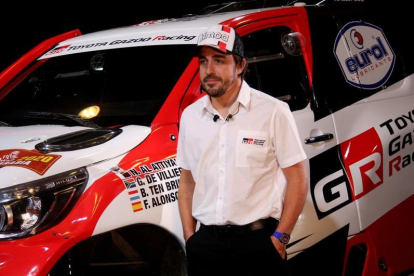 Fernando Alonso presentó su proyecto para el Dakar. CARLOS MATEOS