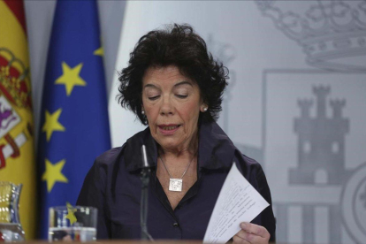 La portavoz del Gobierno, Isabel Celaá, en la rueda de prensa posterior al Consejo de Ministros.